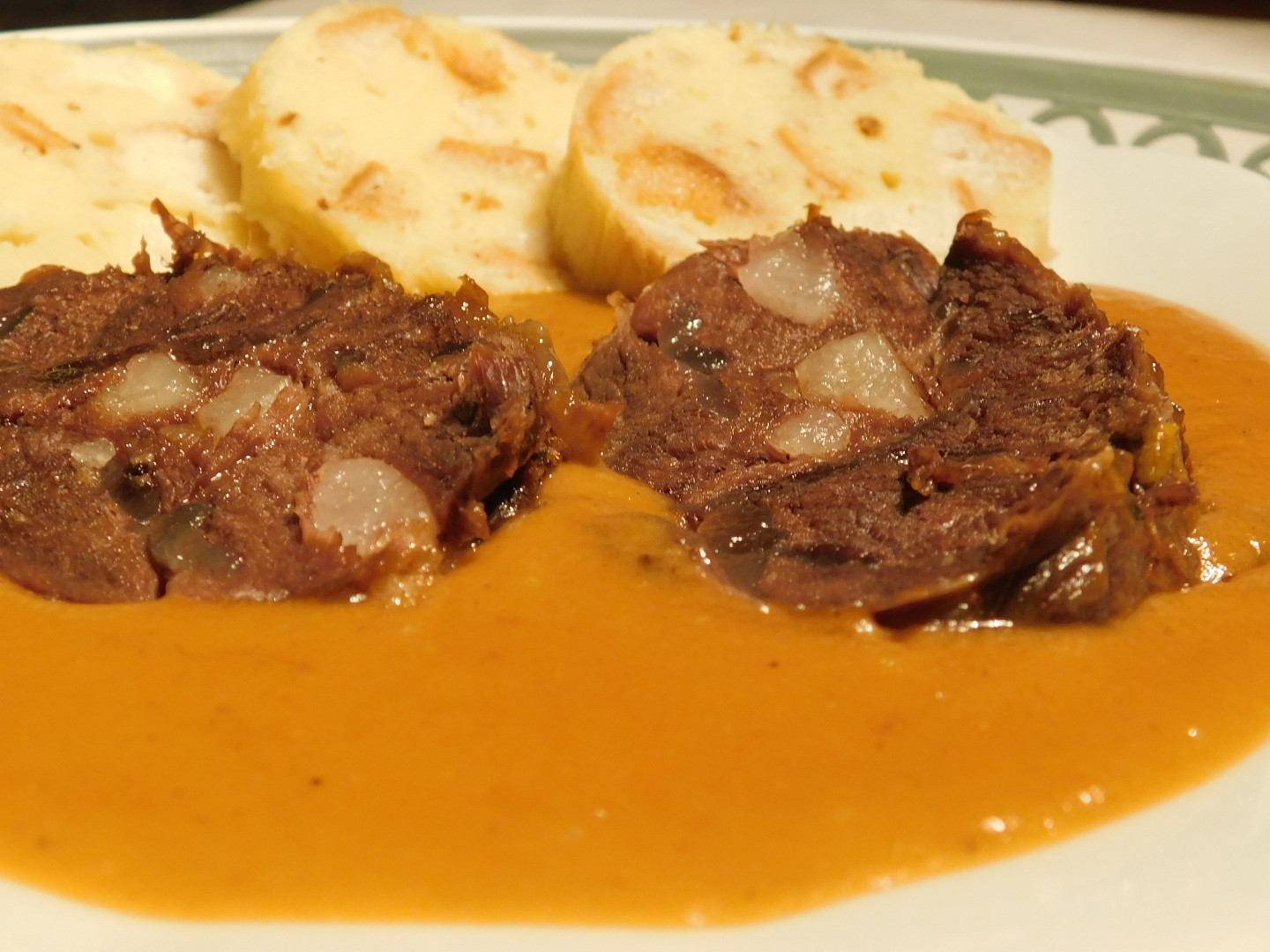 Špikovaná kližka v zeleninové omáčce