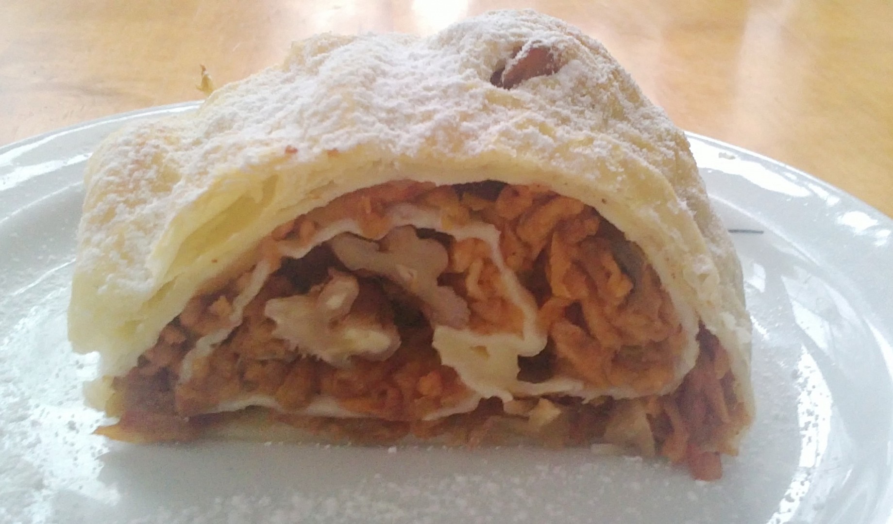 Štrúdl s karamelizovanými ořechy