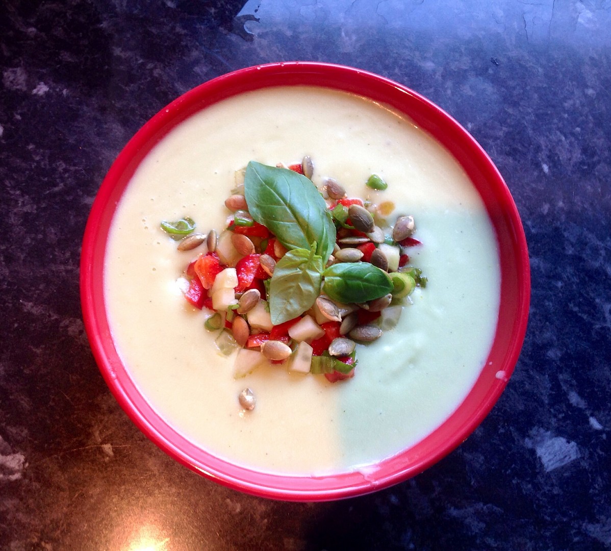 Studená avokádová polévka s paprikovou salsou_5ff81549d0f82.jpeg