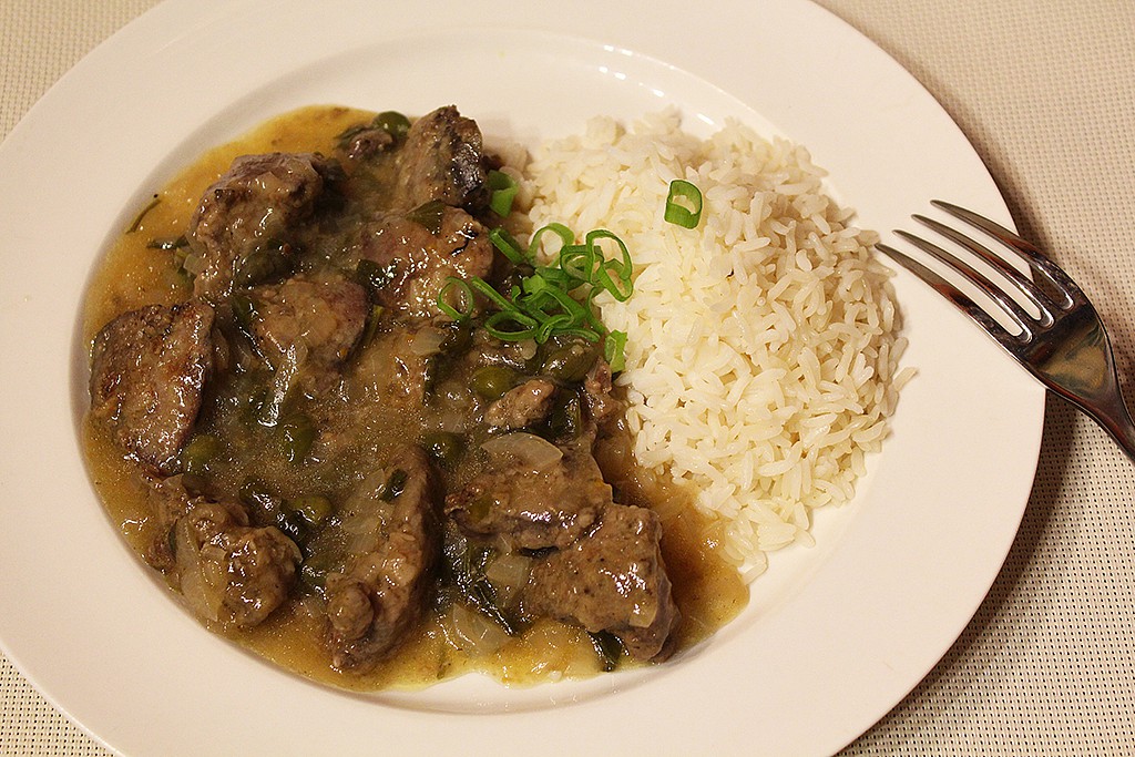 Svižná kuřecí játra s kapary