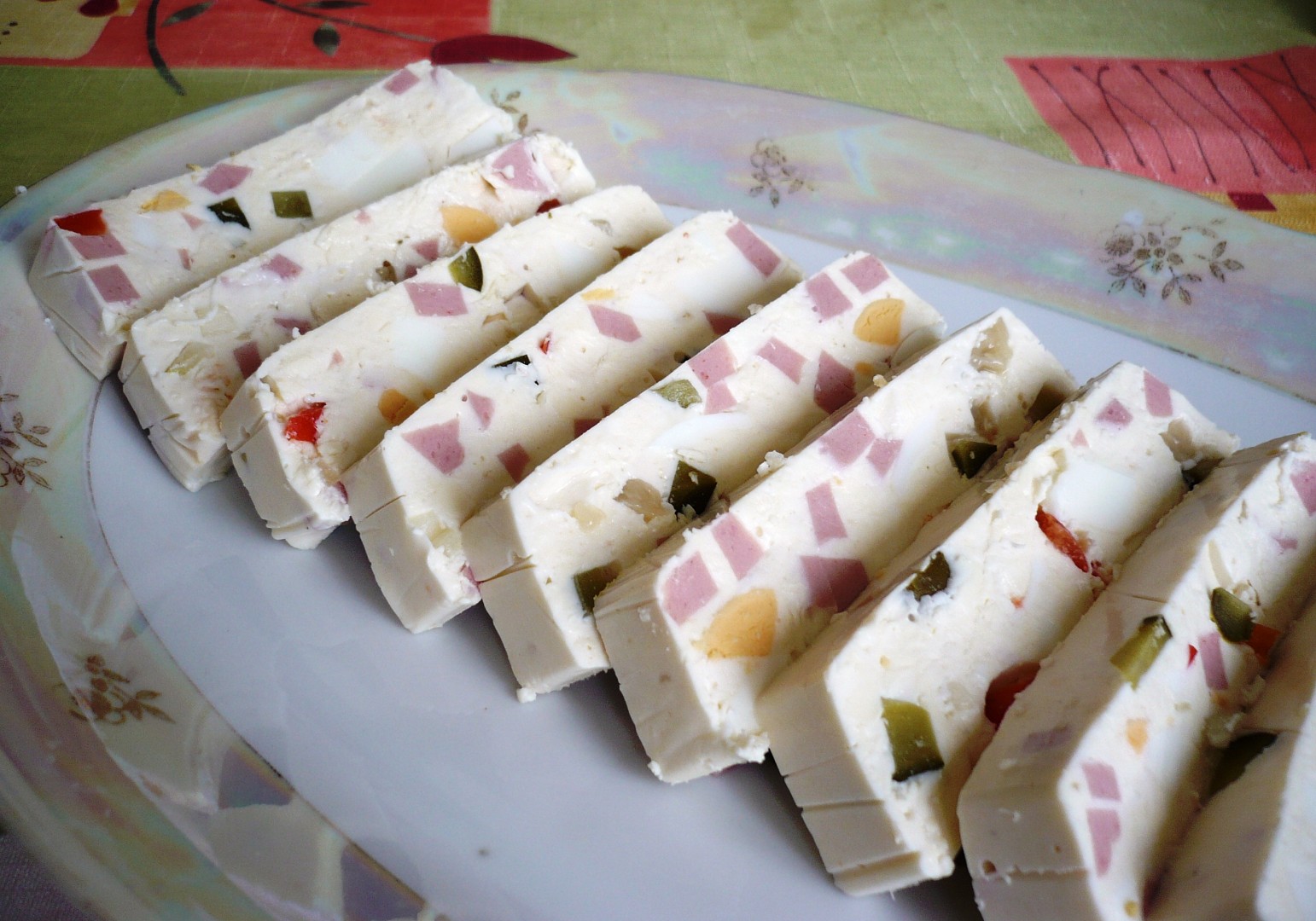 Sýrová pochoutka pro obložené mísy_5ffb6d9ebbbff.jpeg