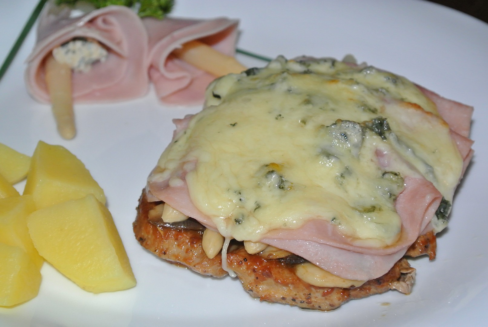 Telecí cordon bleu s chřestem