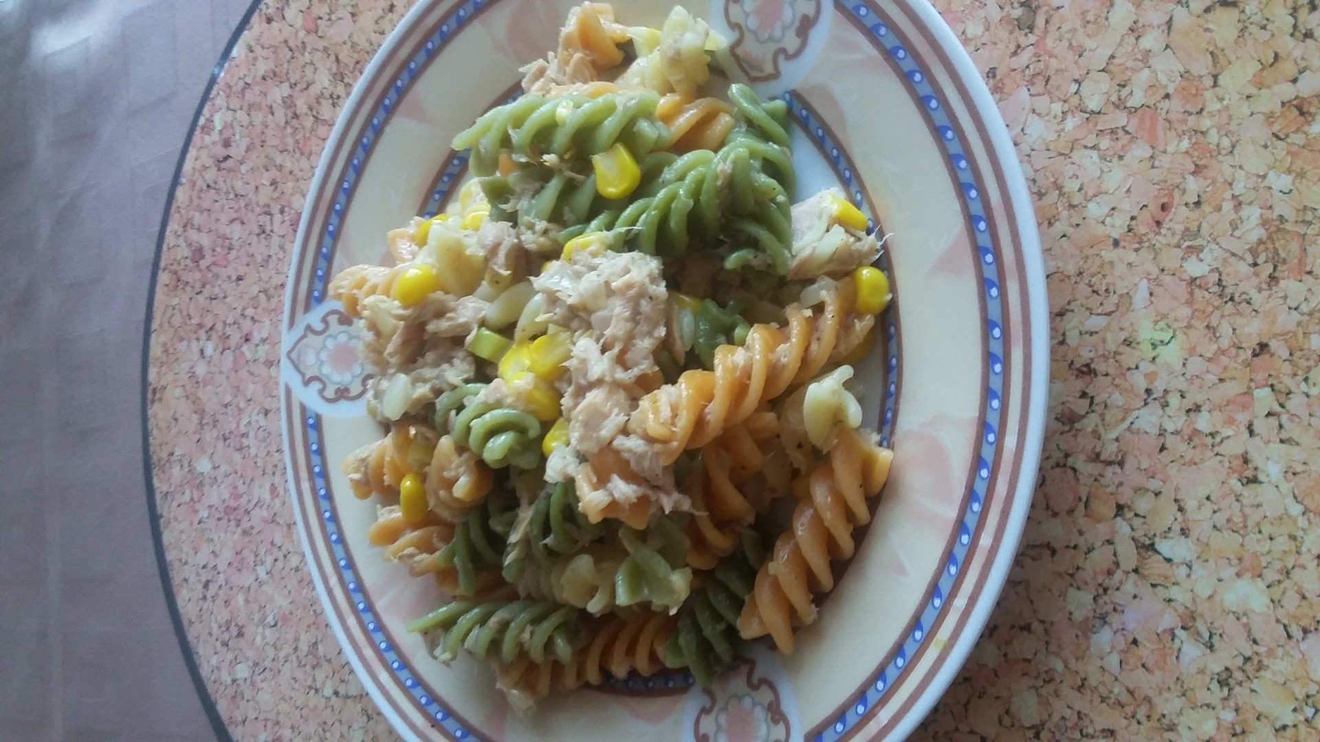 Těstoviny s tuňákem a kukuřicí_5ff7a6fbba2ca.jpeg