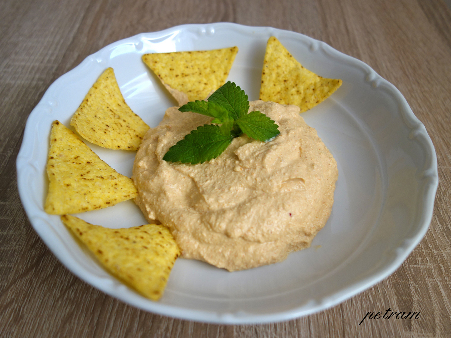 Tofu pomazánka se sladkou paprikou a červeným mojo kořením