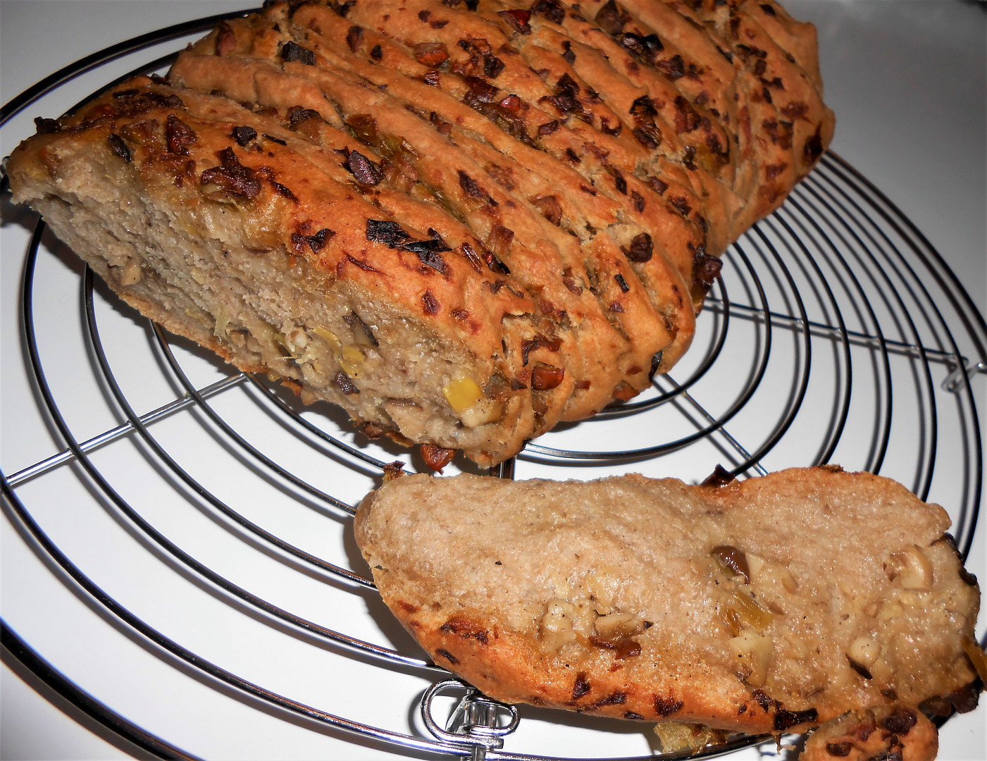 Trhací chlebík česneko-houbový  (Dělená strava podle LK – kytičky+zelenina)_5ff675d8cd8d8.jpeg