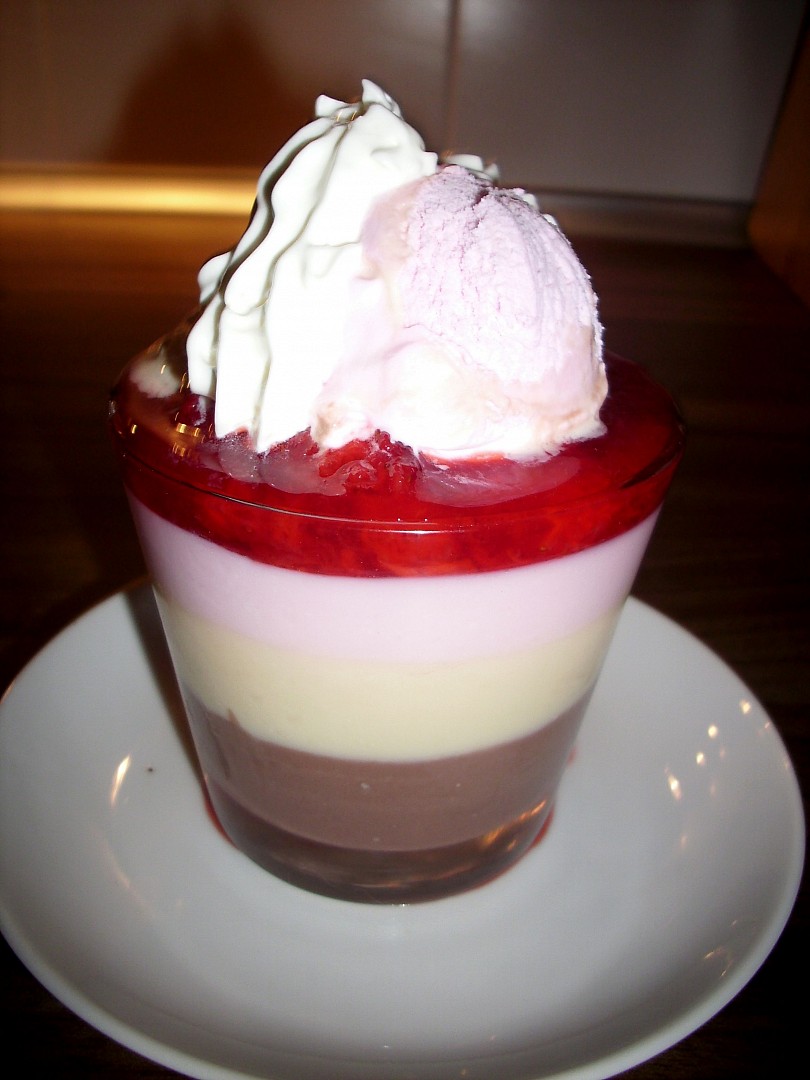 Tříbarevný pudinkový pohár_5ffbd787b318b.jpeg