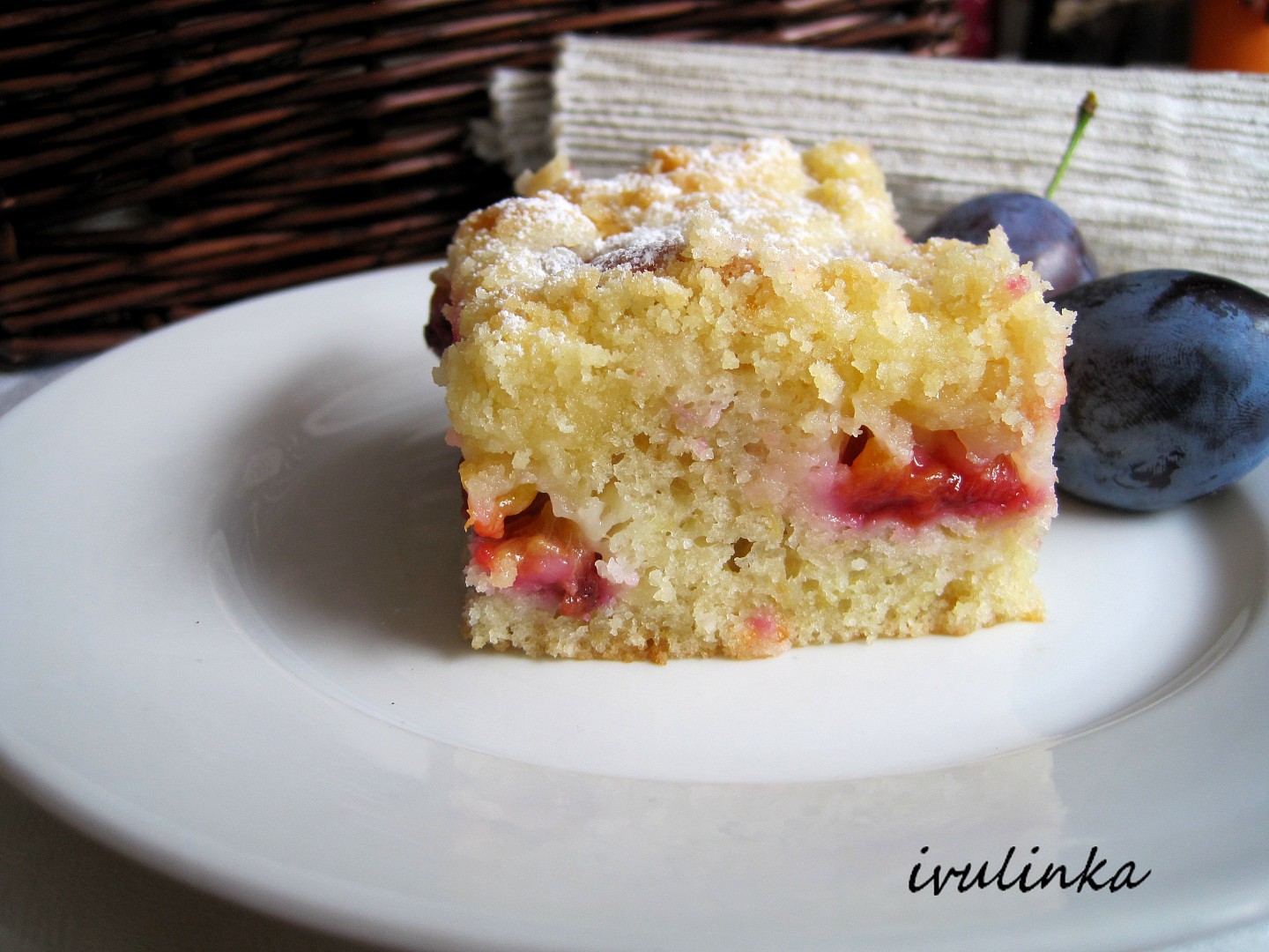 Tvarohovo-jablkový koláč se švestkami_5ff793d885542.jpeg