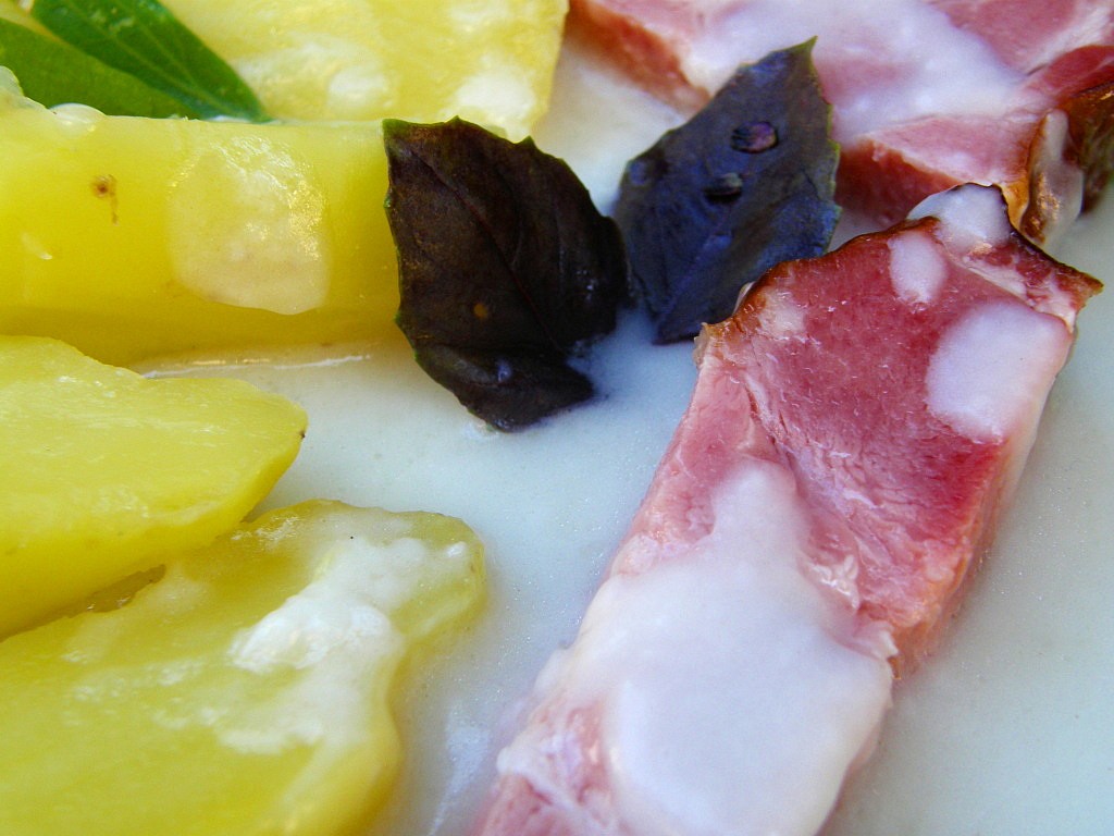 Uzená krkovice v jemné omáčce