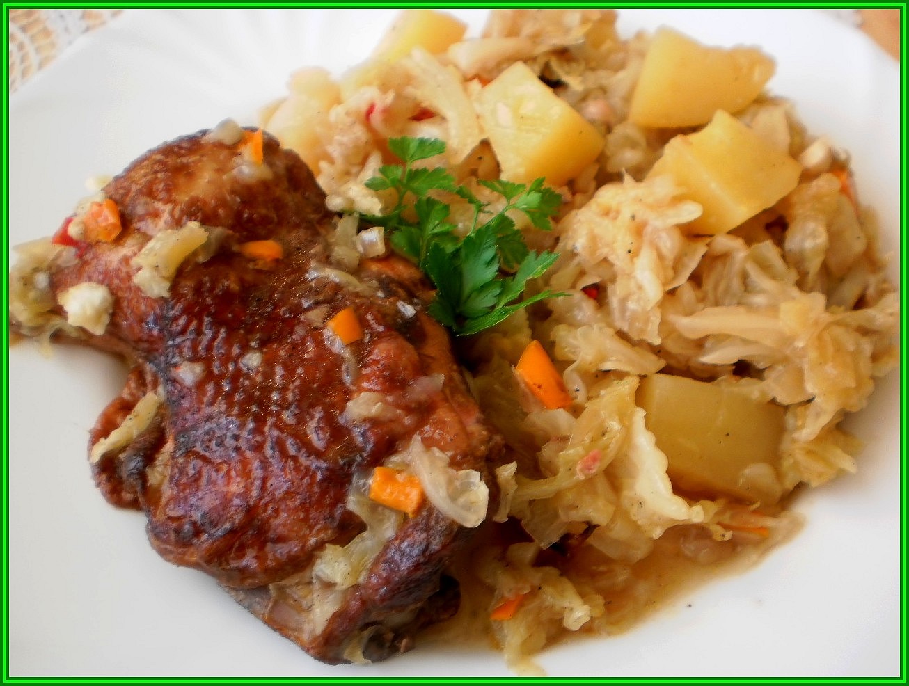 Uzená kuřecí stehna v kapustě