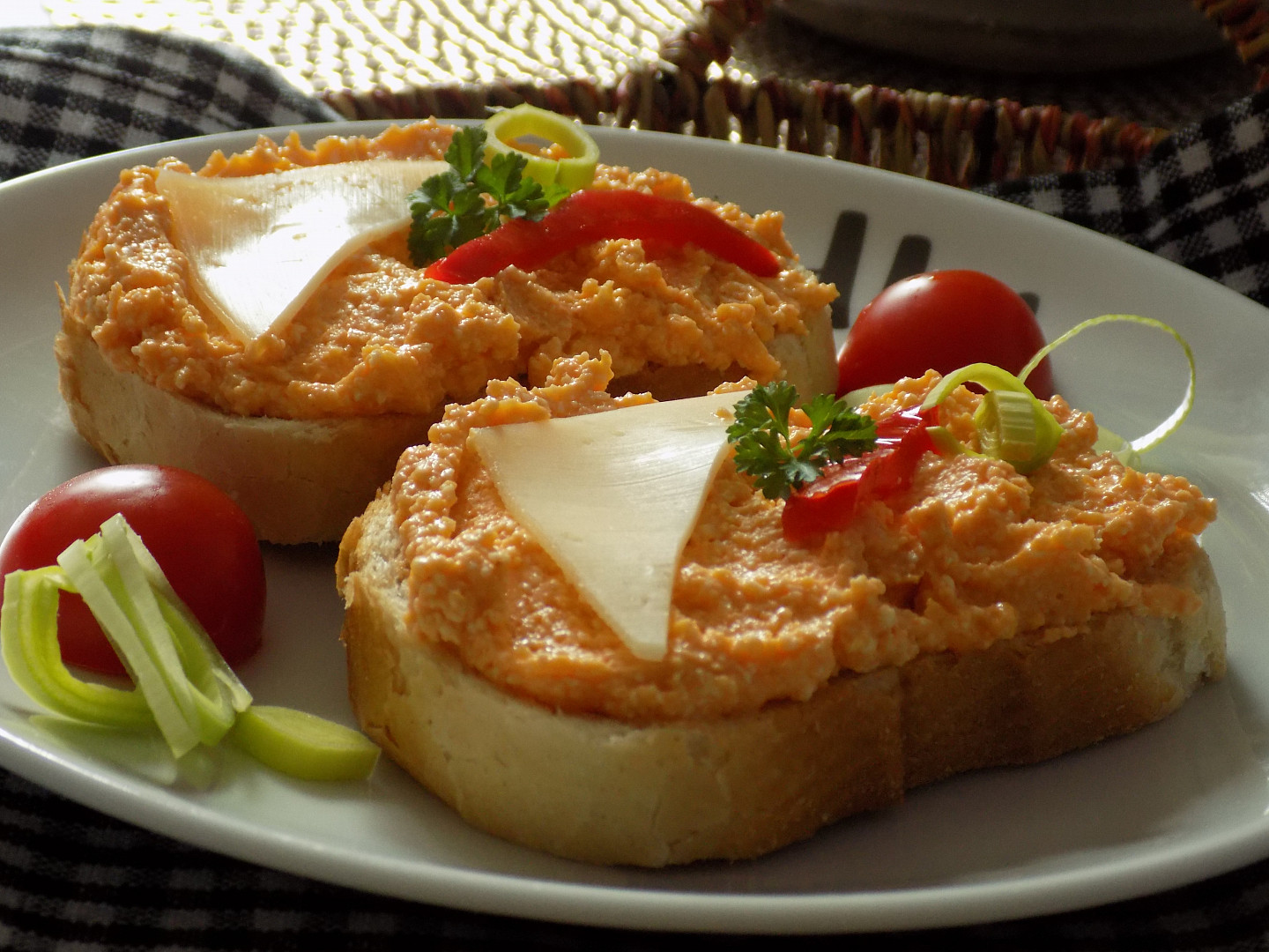 Uzená sýrová pomazánka