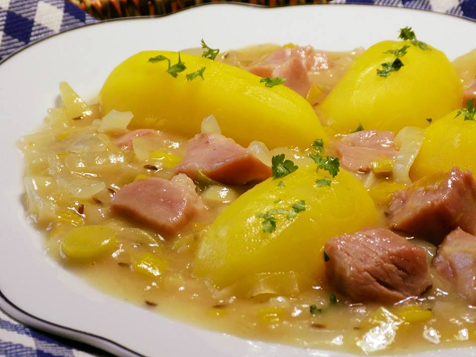 Uzené maso v pórkovo-cibulovém zelí