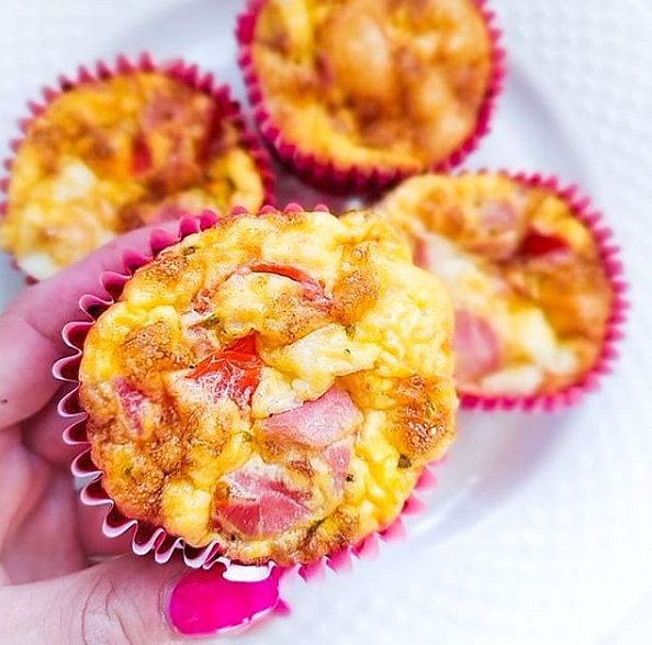 Vaječné snídaňové muffiny ⠀_5ff683836c7ea.png