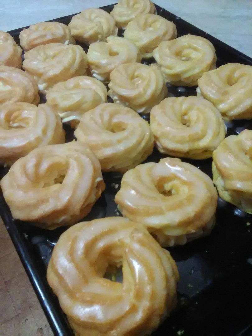 Věnečky s rumovým krémem