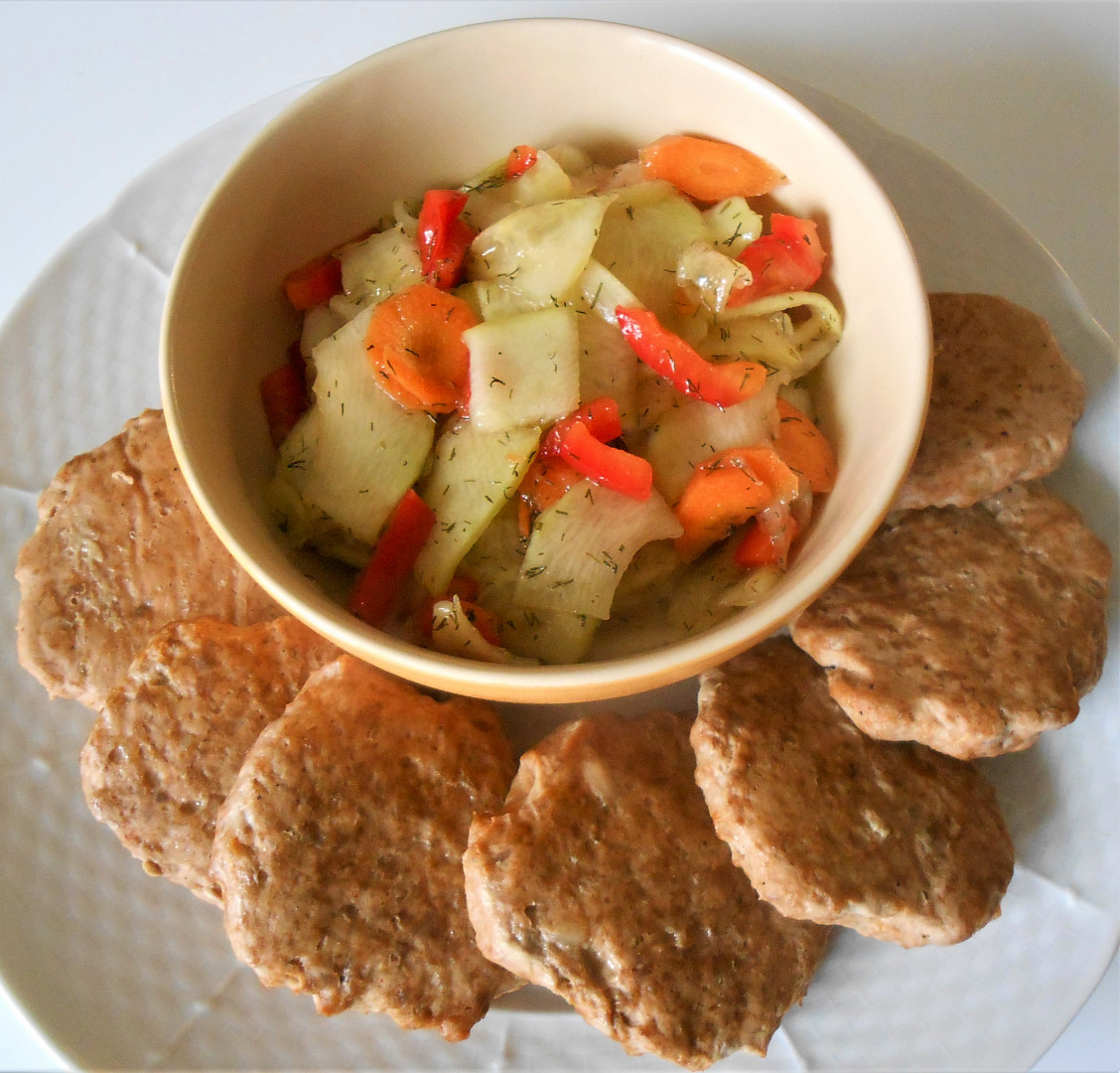 Vepřenky v troubě a cuketový salát   (Dělená strava podle LK – Zvířata)_5ff6772619c4e.jpeg