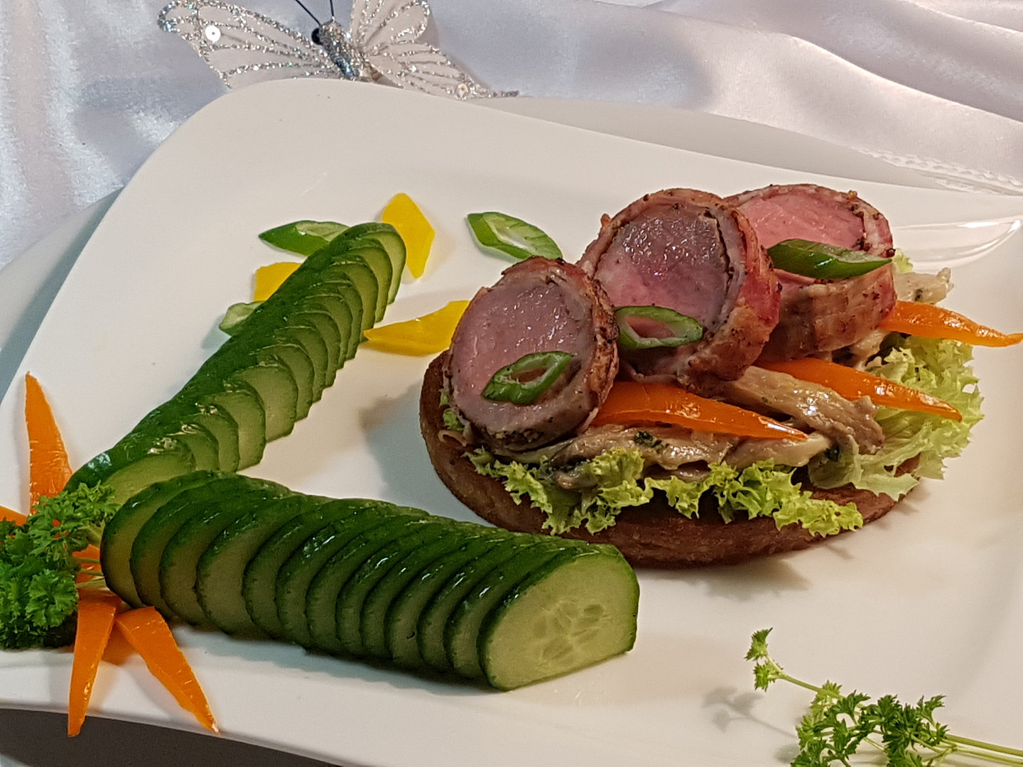 Vepřová panenka na topince s houbami