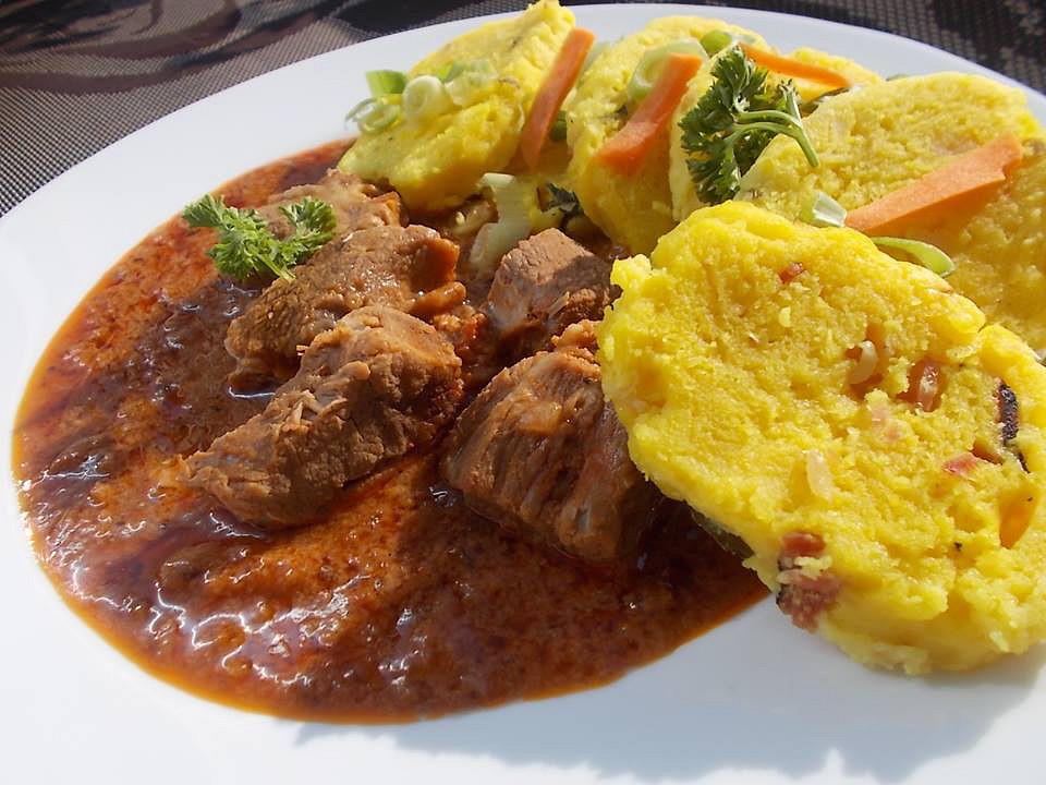 Vepřová plec na pivě a divokém koření s domácím knedlíkem