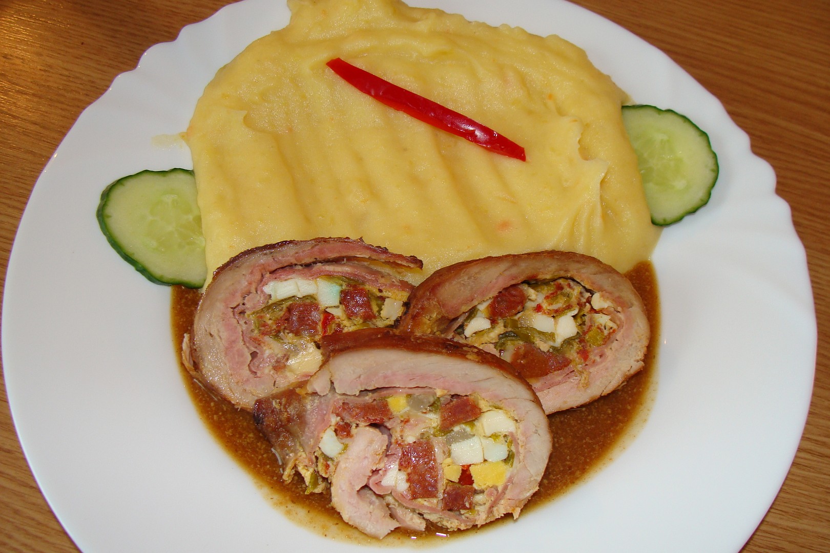 Vepřová roláda plněná vařenými vejci