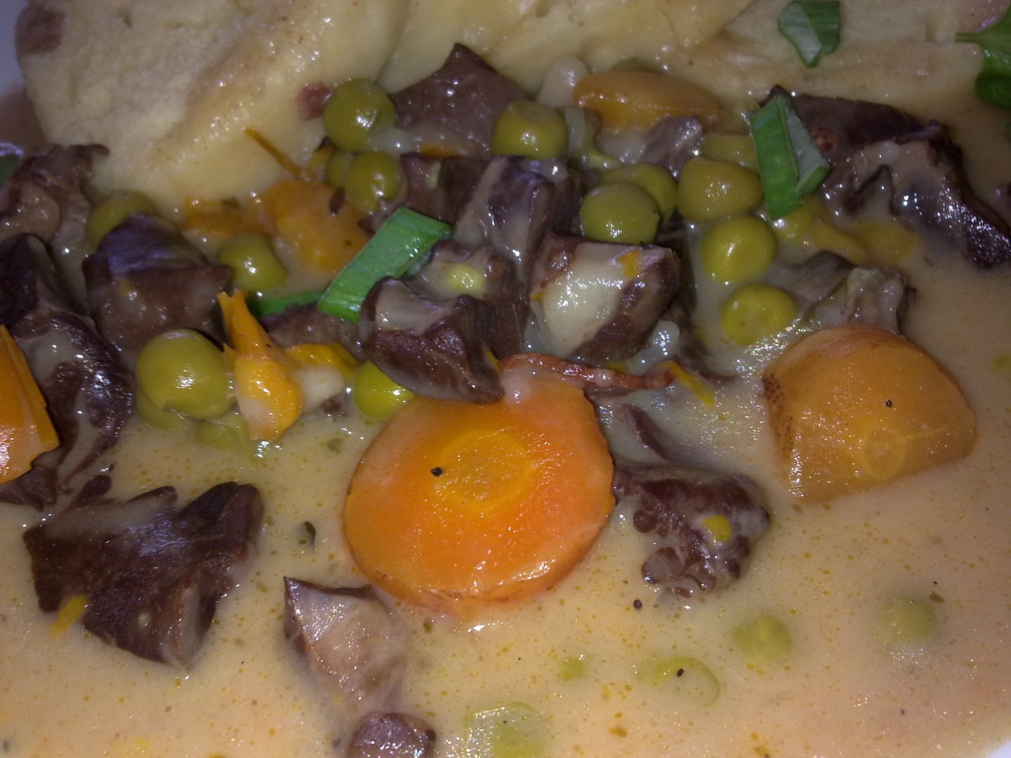 Vepřová srdíčka  s hráškem a mrkví_5ffa19314c186.jpeg