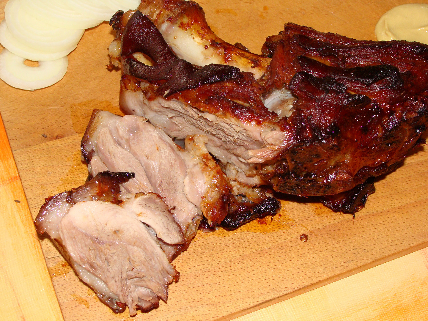 Vepřové koleno marinované a pak pečené v černém pivu_5ff843037b6e5.jpeg