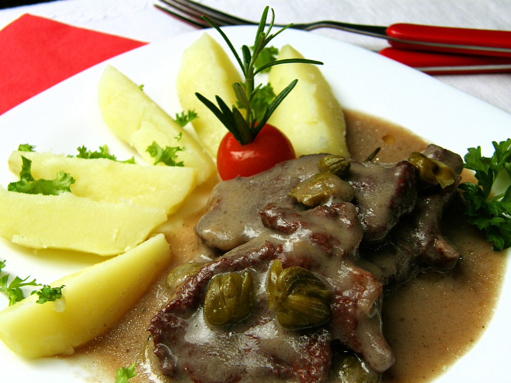 Vepřové na víně s kapary a rozmarýnem_5ff9f5d4b6a57.jpeg