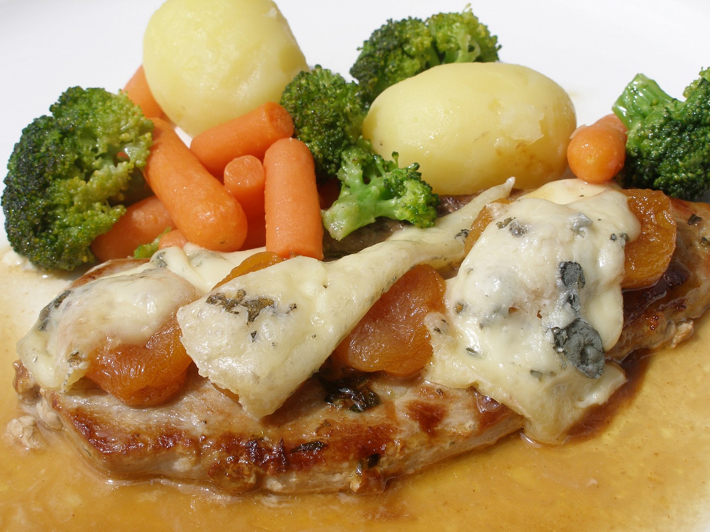 Vepřové plátky se sušenými meruňkami_5ffa0479e287e.jpeg