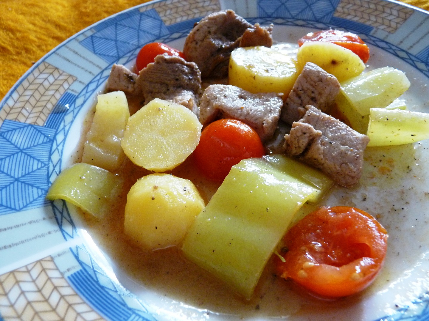 Vepřové se zeleninkou v jednom hrnci a mikrovlnce_5ff9f98fd3b6c.jpeg