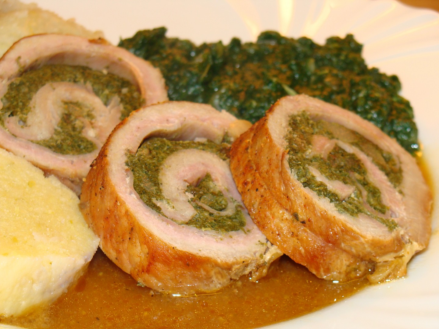 Vepřovo-špenátová roláda na česneku_5ffca340e846f.jpeg