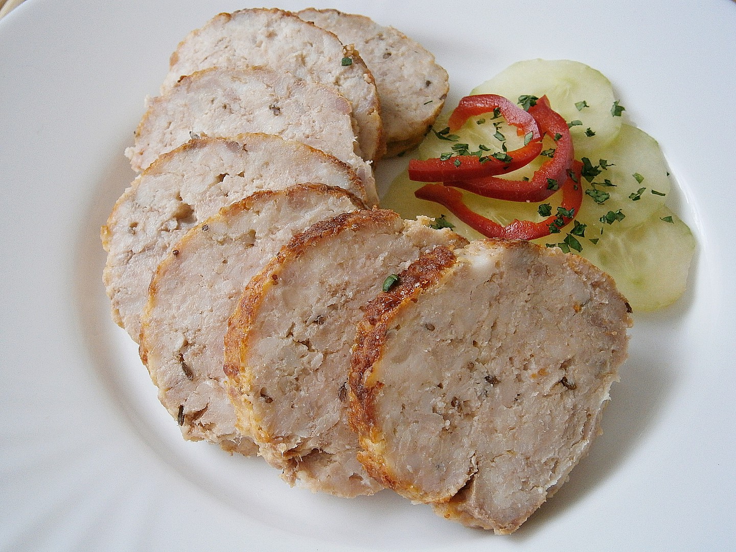 Vepřovo- sýrová sekaná a plněné papriky, z jednoho pekáčku