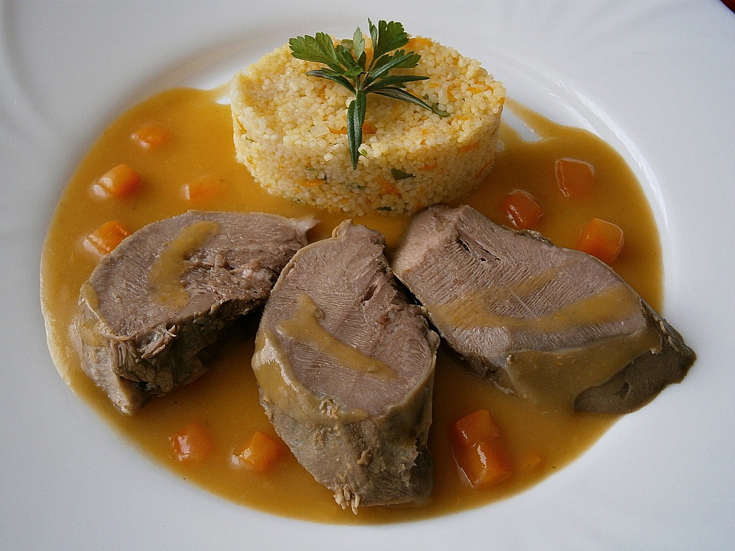 Vepřový jazyk s rozmarýnem – pro rychlejší přípravu v papiňáku_5ff8441e7a4a9.jpeg