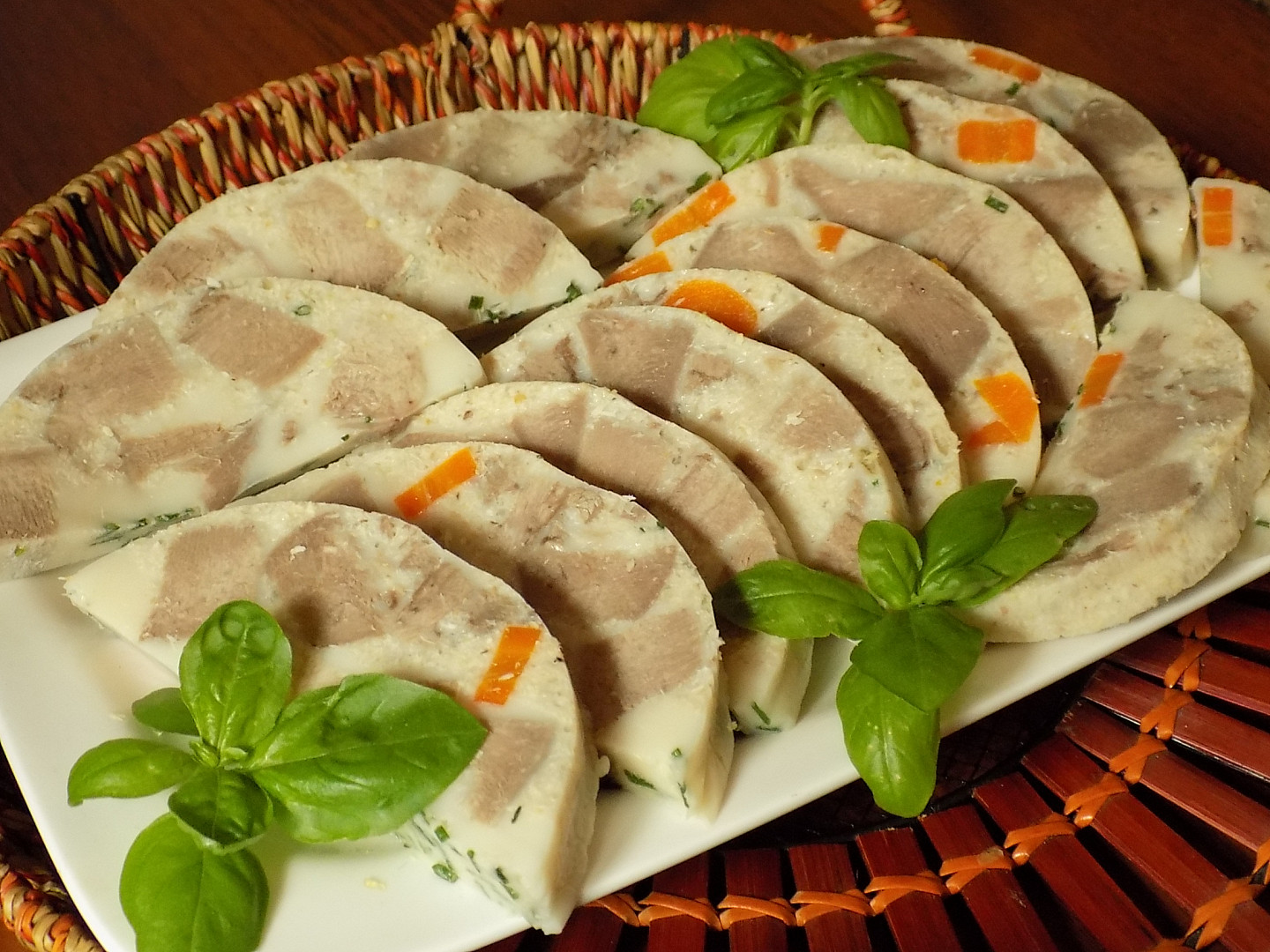 Vepřový jazyk v křenovém aspiku