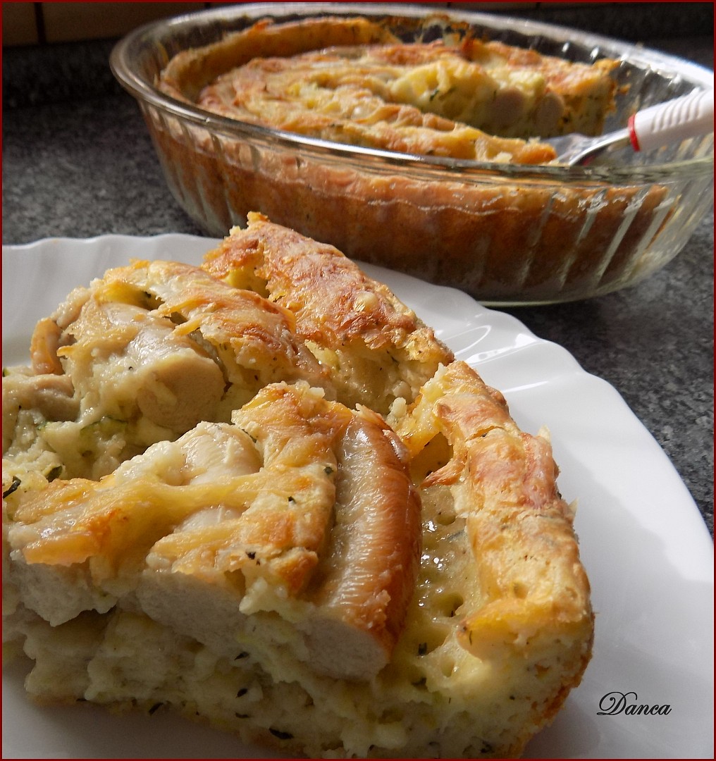 Vinná klobása zapečená v cuketovém těstě