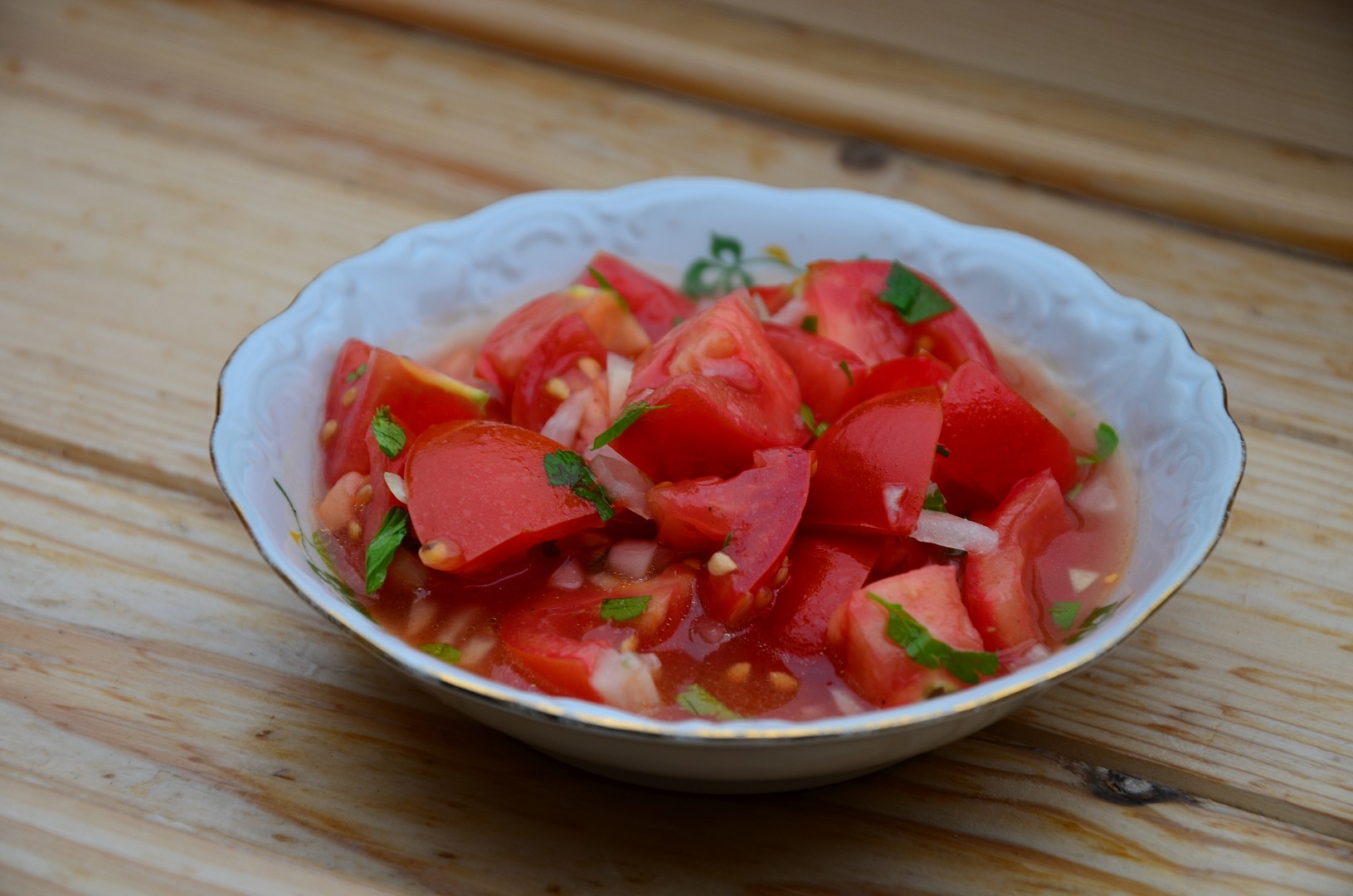 Základní sladkokyselá zálivka na rajčatový salát s cibulí_5ff8599fa4122.jpeg