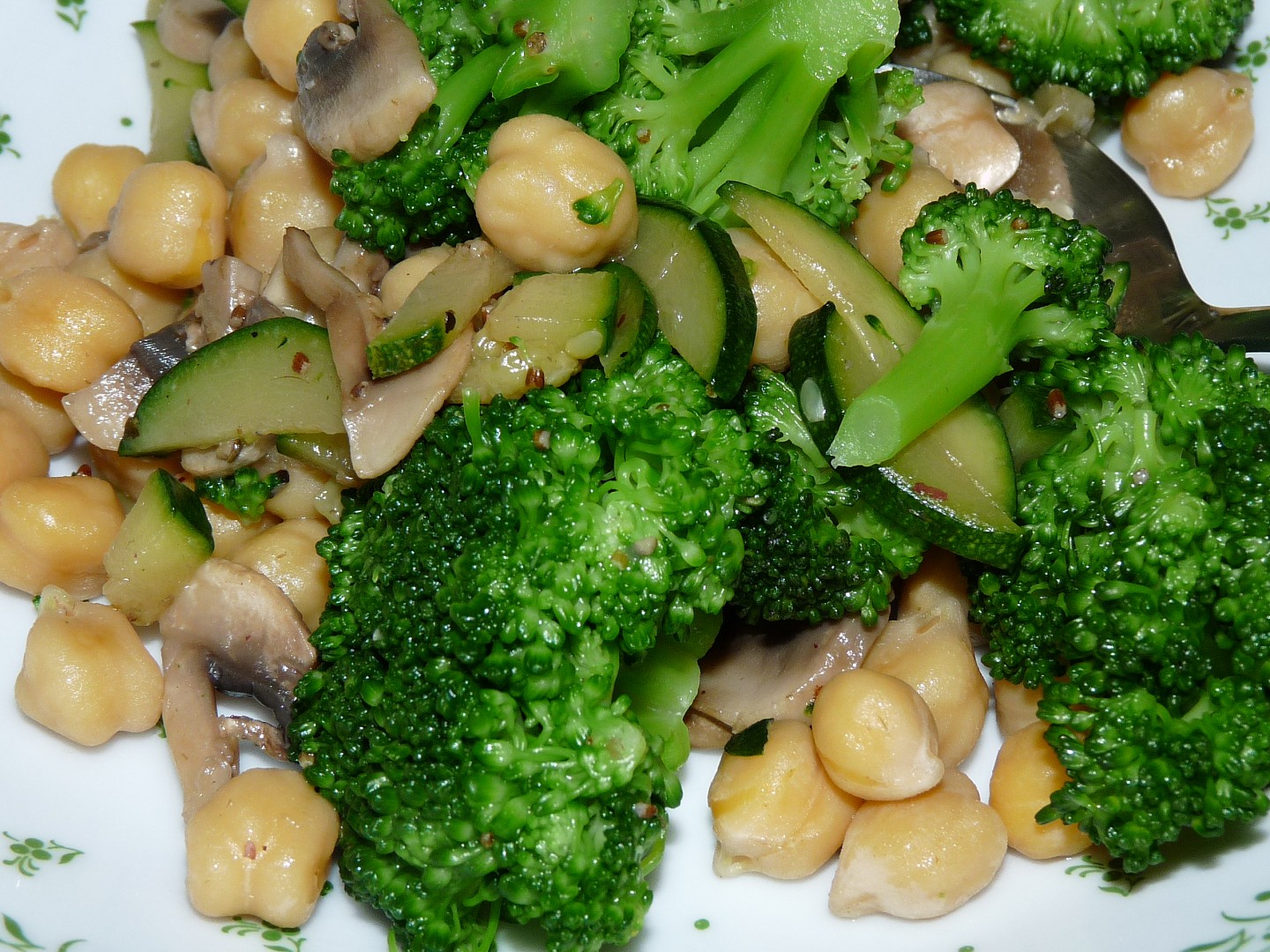 Žampiony s brokolicí a cizrnou_5ff8d397939ec.jpeg