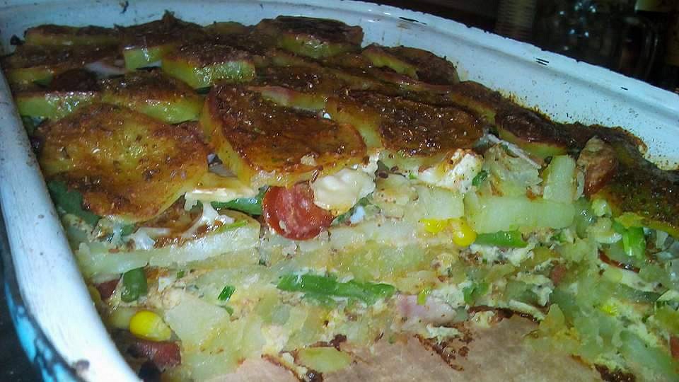 Zapečené brambory s klobásou a zeleninou_5ff754a9f3dd1.jpeg