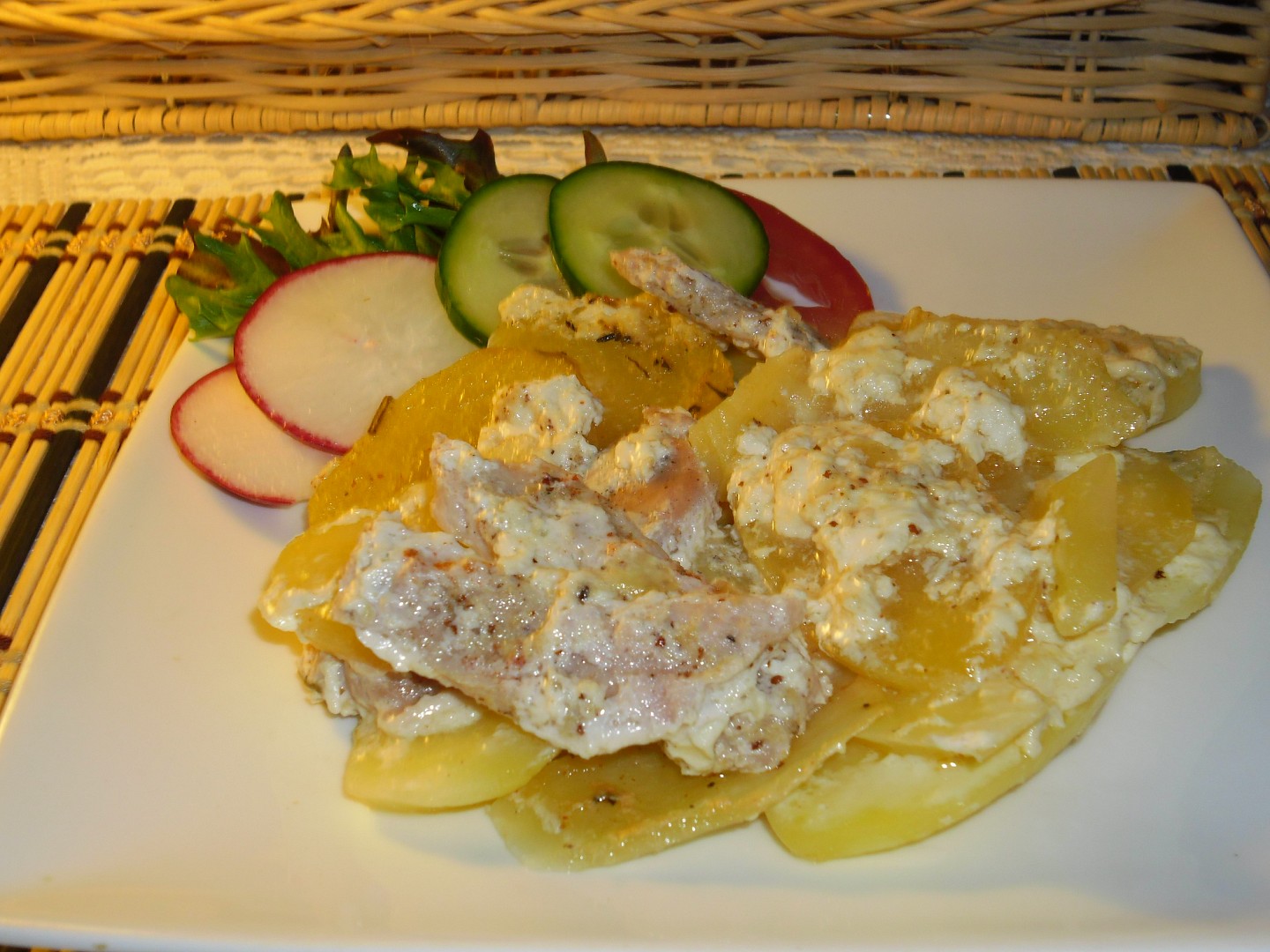 Zapečené brambory se smetanou v halogenové troubě