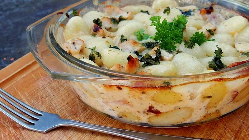 Zapečené gnocchi s kuřecím masem, se třemi druhy sýrů_5ff81e4a8a8bd.jpeg