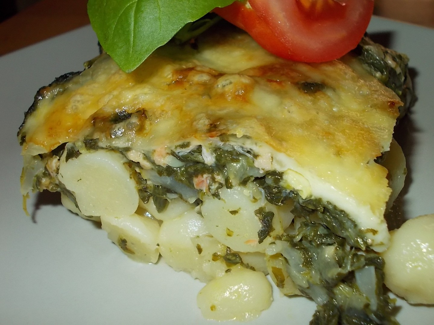Zapečené gnocchi s lososem, špenátem a lilkem_5ff919908dc22.jpeg