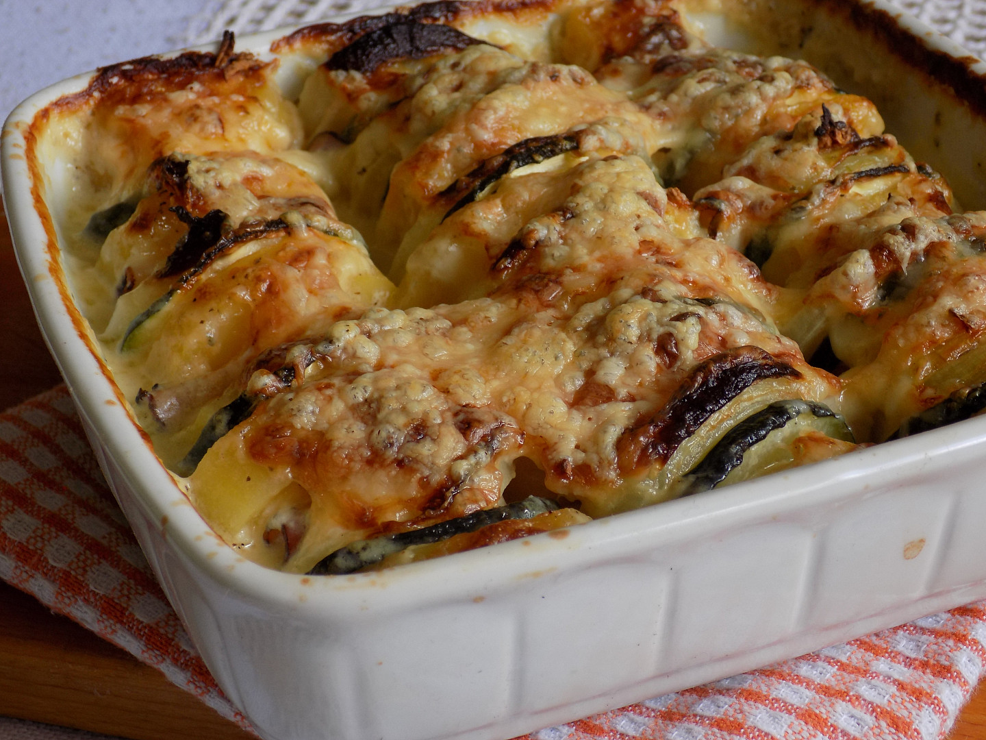 Zapečené naskládané brambory_5ff68401ab20c.jpeg