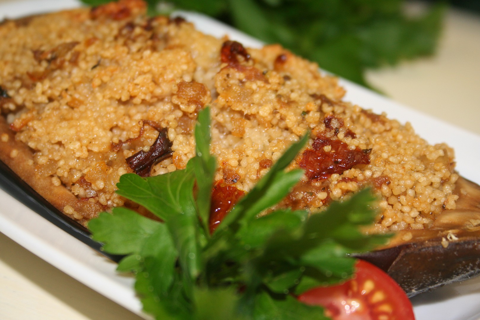 Zapečený lilek s kuskusem