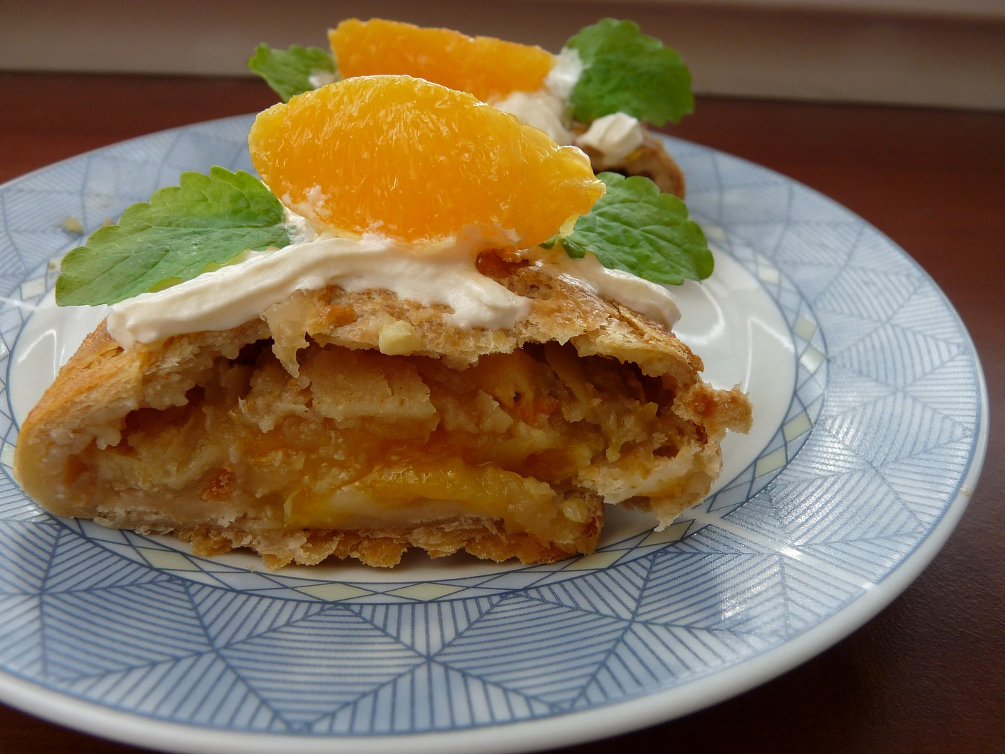 Závin s náplní pomeranče, jablek a meduňky_5ffc3d025d91f.jpeg