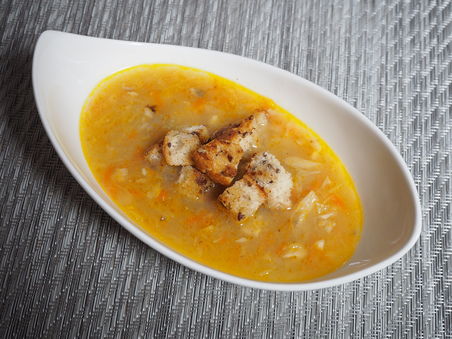 Zeleninová polévka s kapřím masem