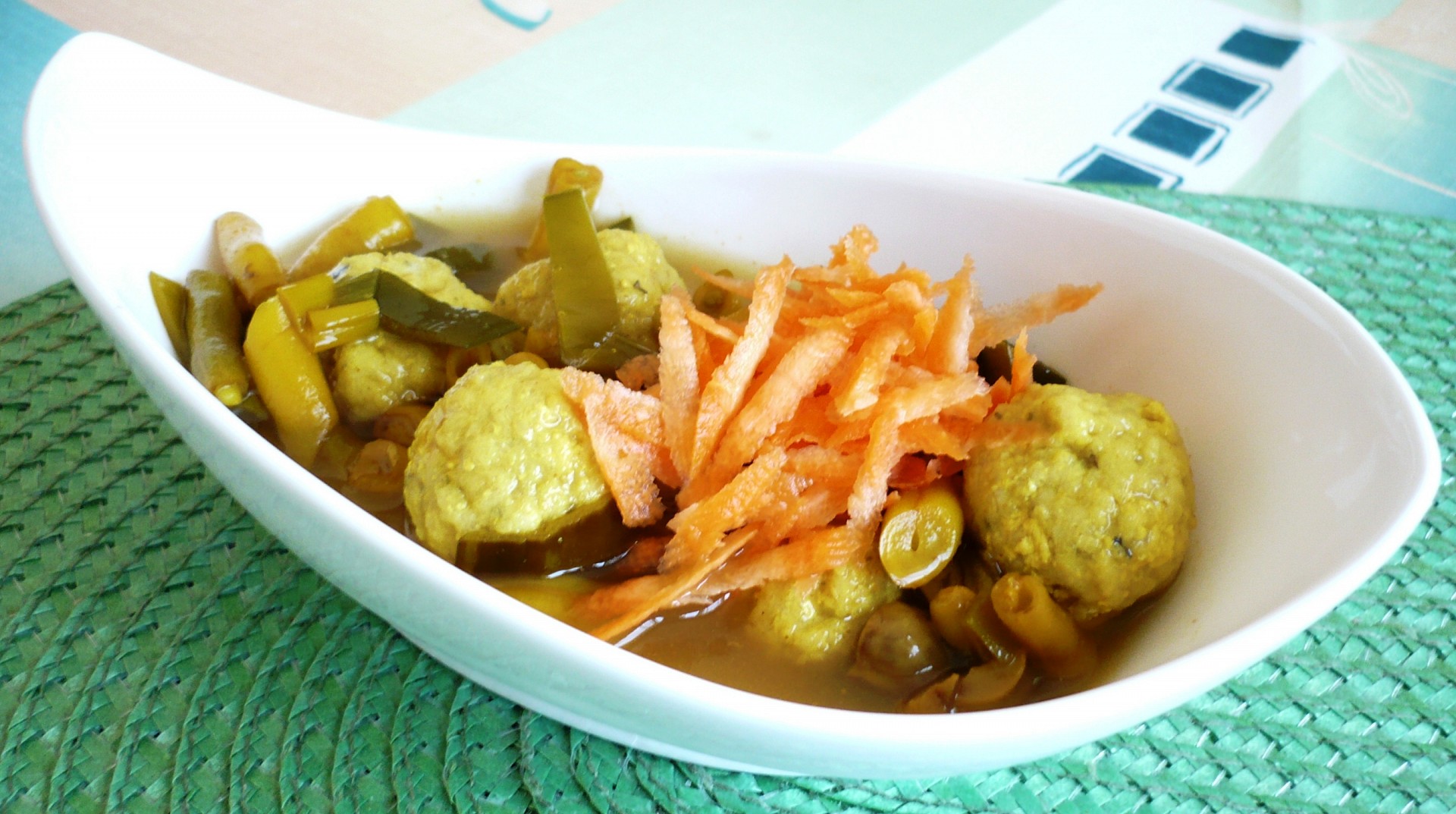 Zeleninová polévka s tofu knedlíčky_5ff8c445ef850.jpeg