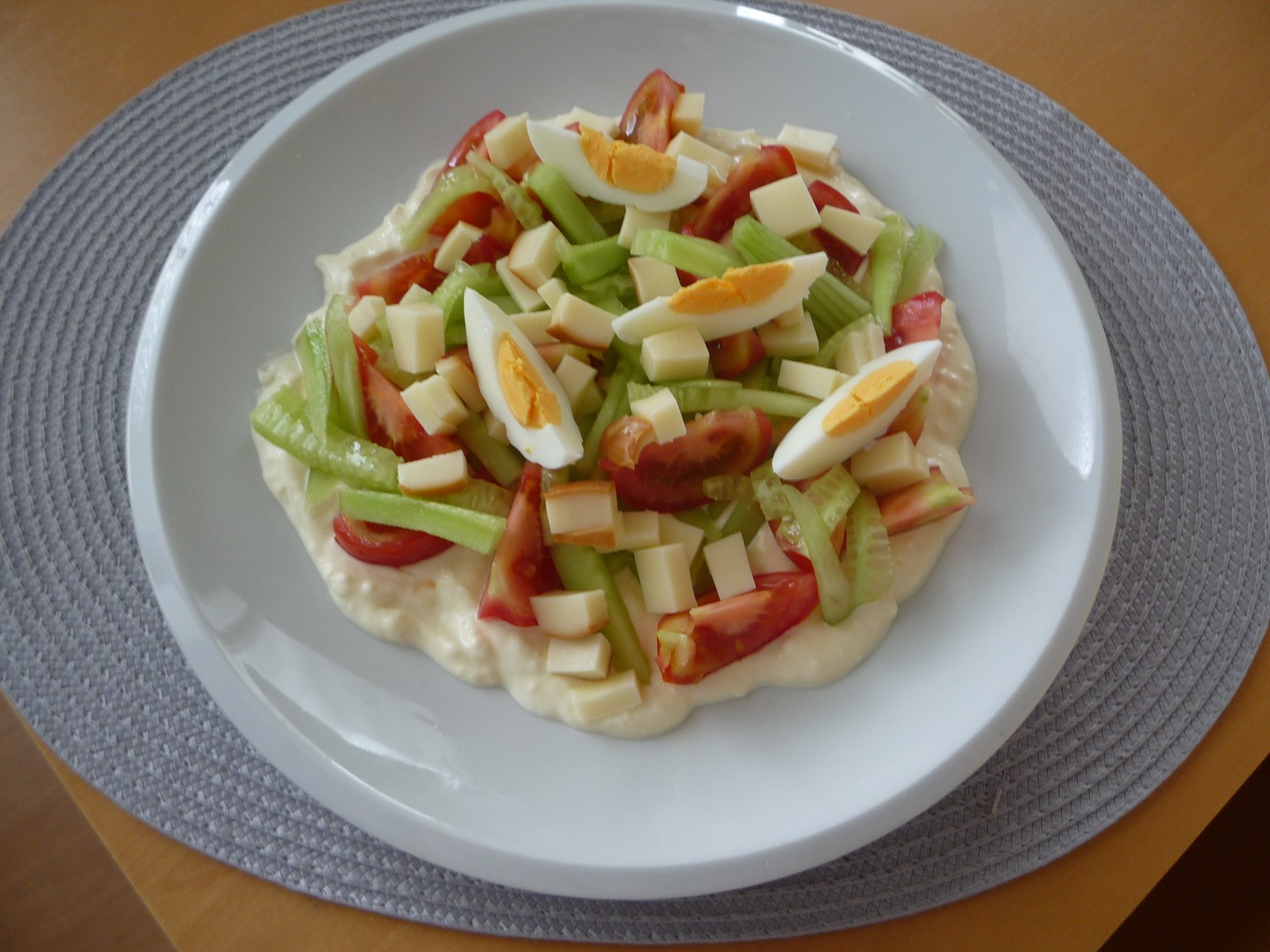 Zeleninový salát s česnekovým dressingem_5ff83d8990c27.jpeg