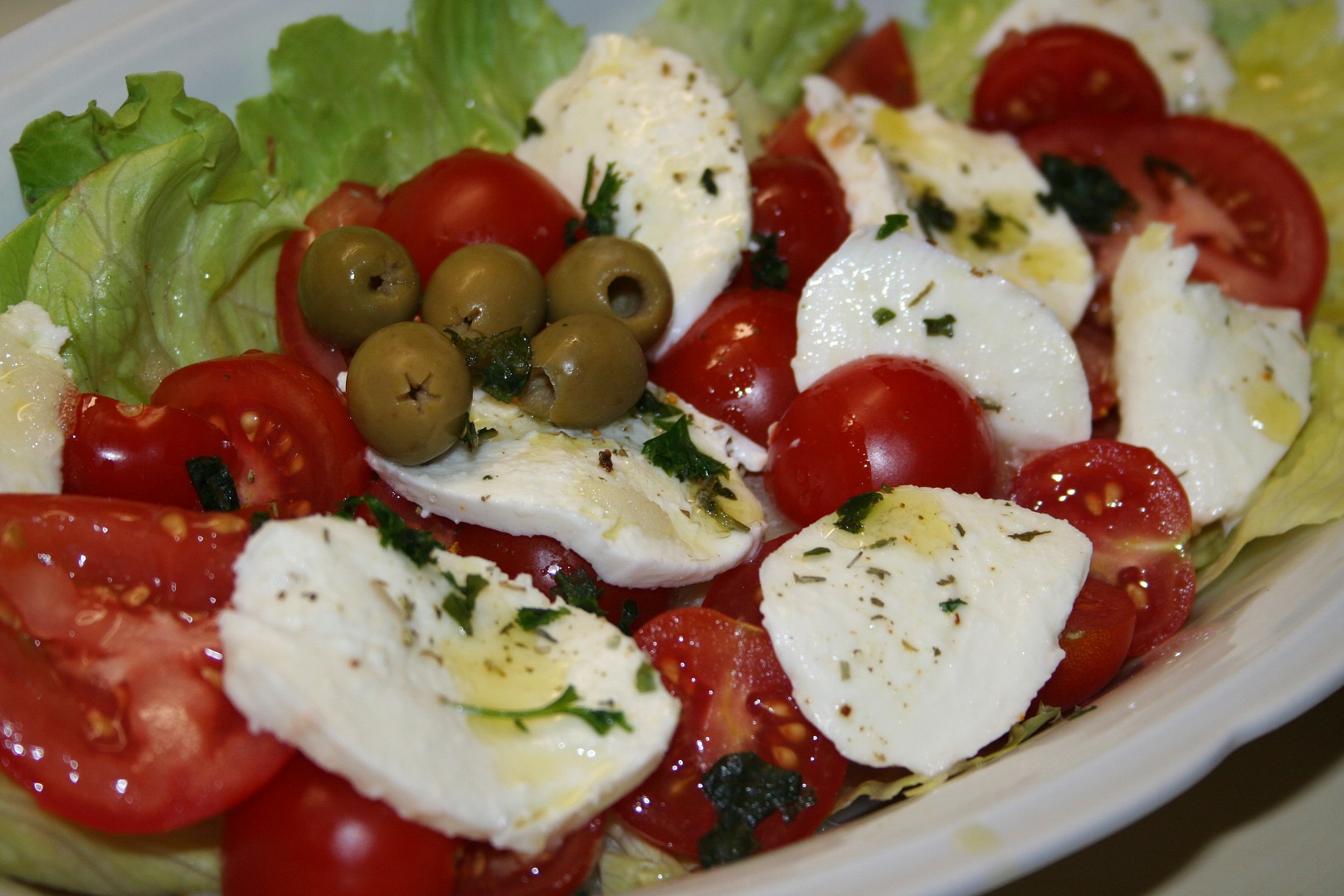 Zeleninový salát s mozzarellou_5ffa6da94f724.jpeg