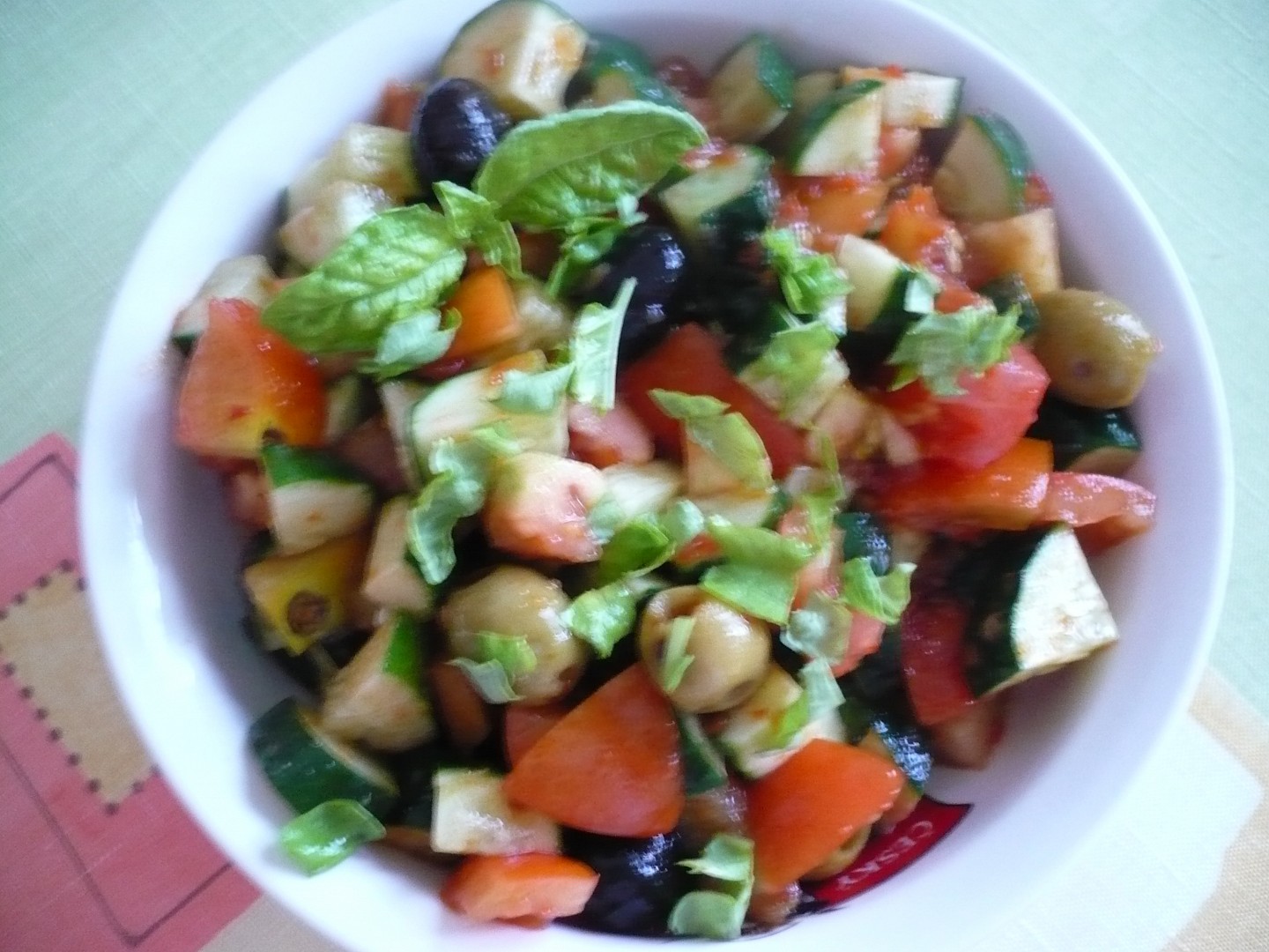 Zeleninový salát s olivami_5ffce087b3c55.jpeg